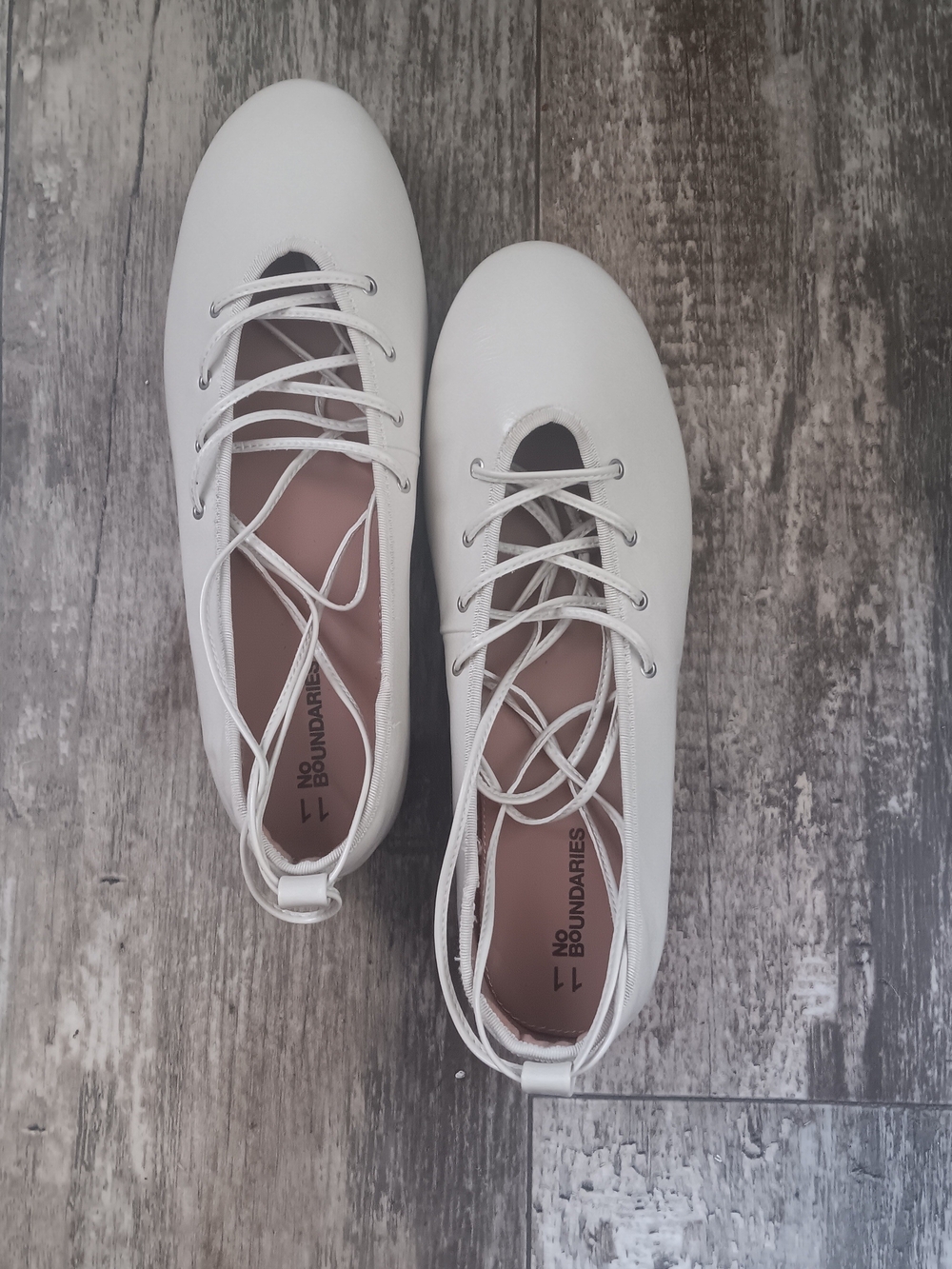No Boundaries Women's White Lace-Up Ballet Flats